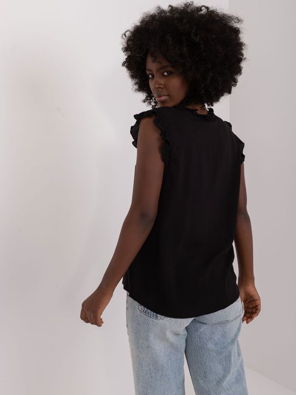 Fashionhunters Black women's blouse with decorative ruffle SUBLEVEL