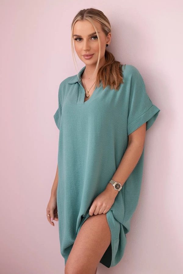 Kesi Dress with a neckline and collar in dark mint color