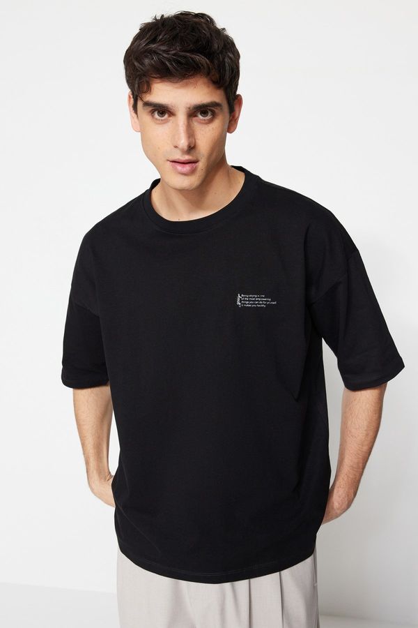 Trendyol Trendyol черен мъжки извънгабаритни 100% памук екипажа врата минималистичен тениска с текст печат.