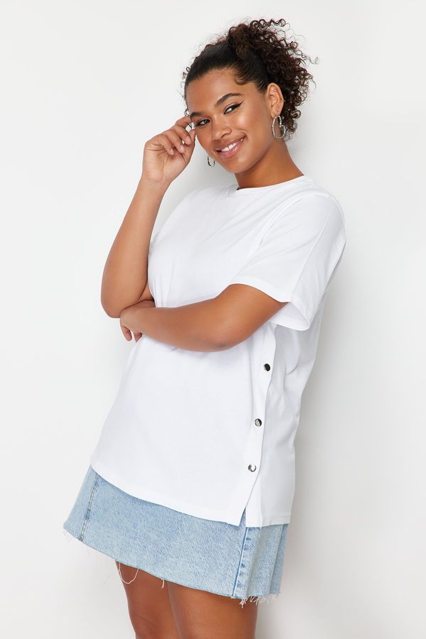 Trendyol Trendyol Curve White Button Detailed Knitted T-shirt