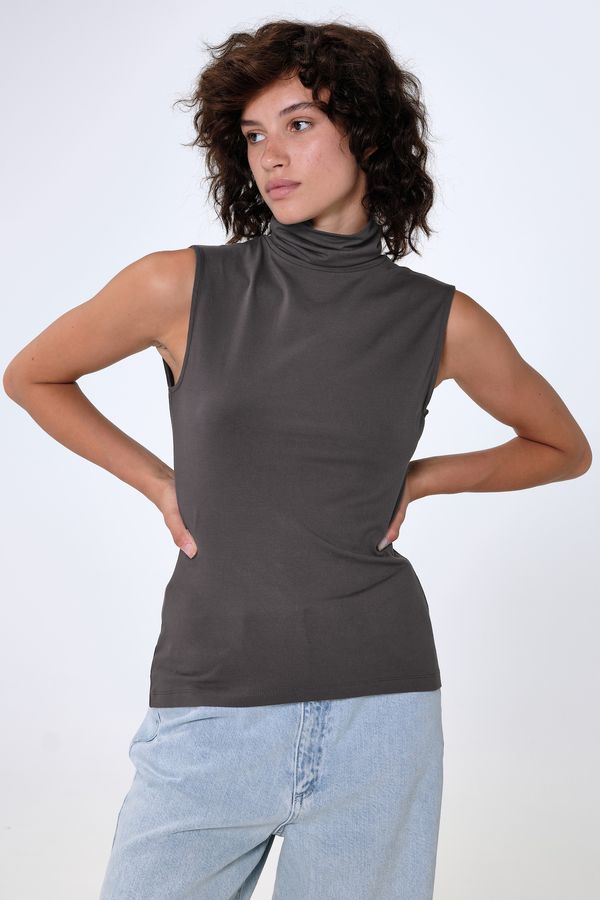 Aligne Aligne Топ 'Genny'  черно / бяло