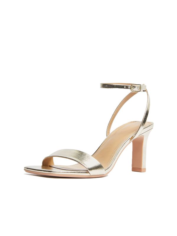 Bershka Bershka Сандали с каишка  златистожълто