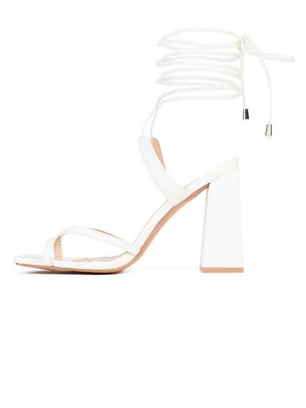 Celena Celena Сандали с разделител за пръстите 'Chenaya'  бяло