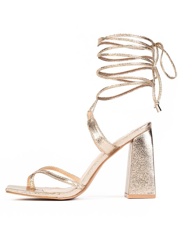 Celena Celena Сандали с разделител за пръстите 'Chenaya'  злато