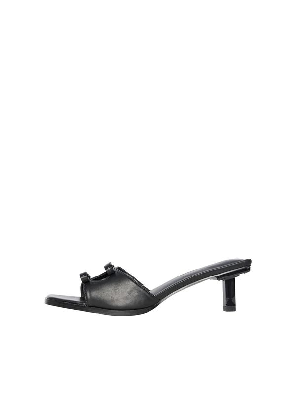 PIECES PIECES Чехли 'MARRY'  черно