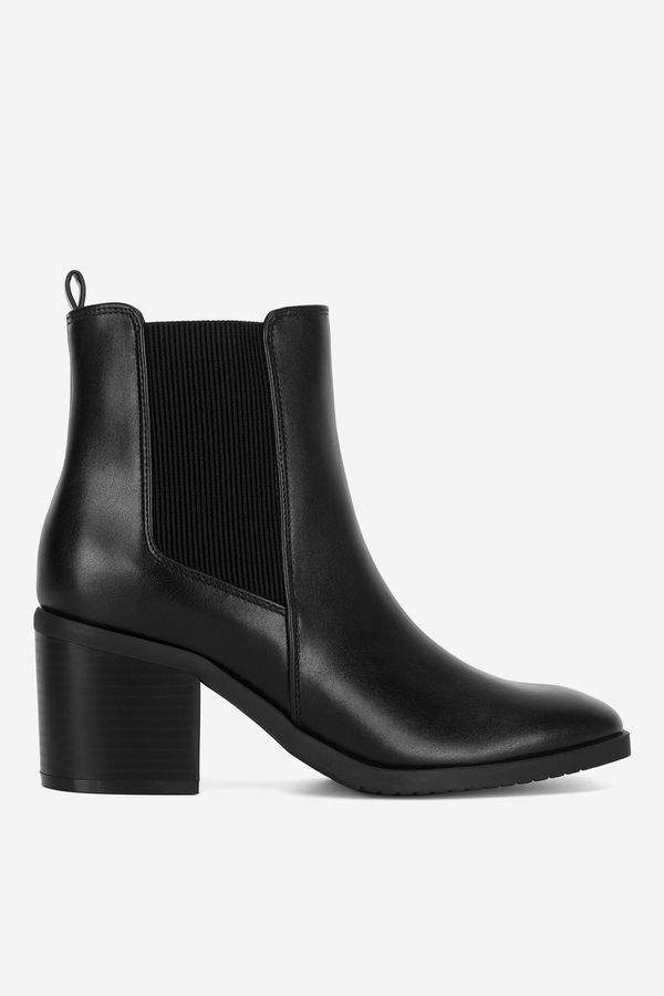 Clara Barson Боти Clara Barson ЧЕРЕН