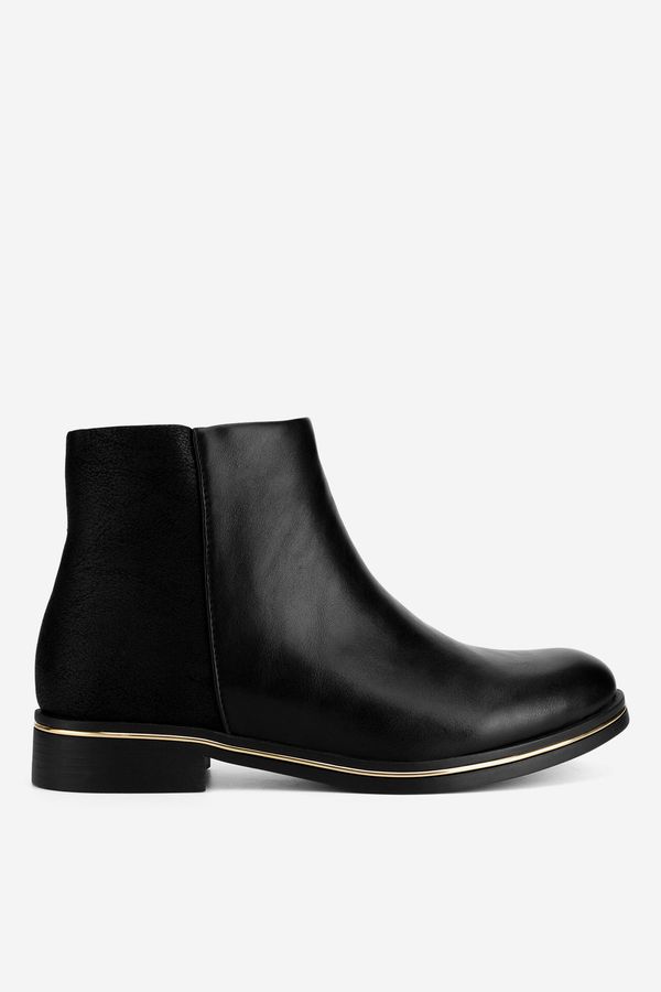 Clara Barson Боти Clara Barson ЧЕРЕН