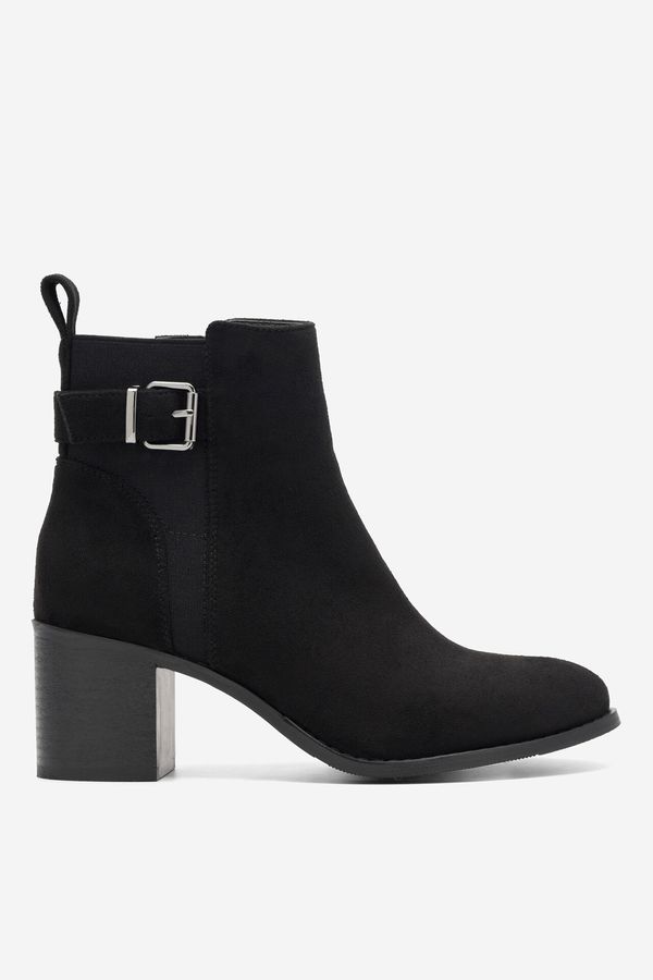 Clara Barson Боти Clara Barson ЧЕРЕН