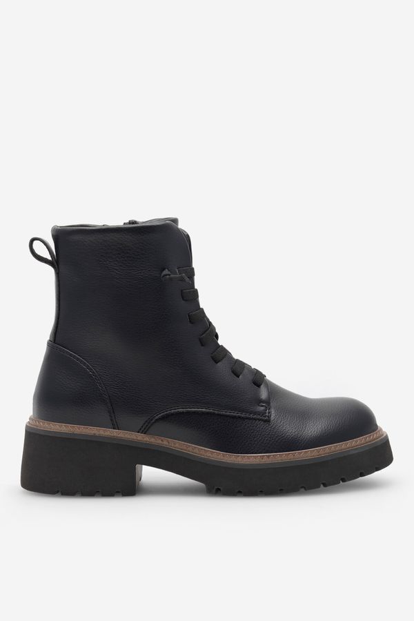 Clara Barson Боти Clara Barson ЧЕРЕН