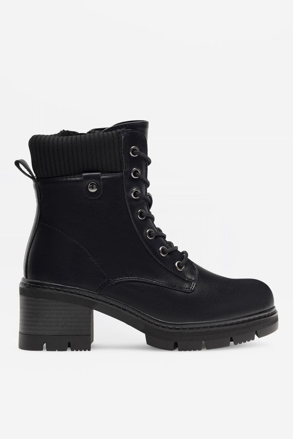 Clara Barson Боти Clara Barson ЧЕРЕН