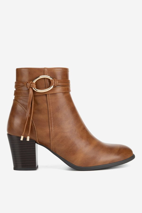 Clara Barson Боти Clara Barson КАМЕЛ