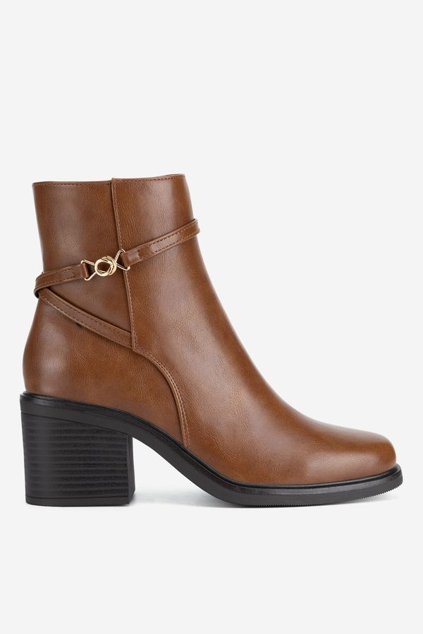 Clara Barson Боти Clara Barson КАМЕЛ