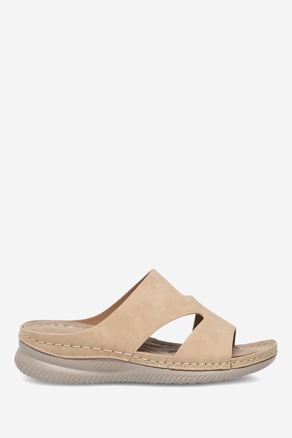 Clara Barson Джапанки Clara Barson БЕЖОВ