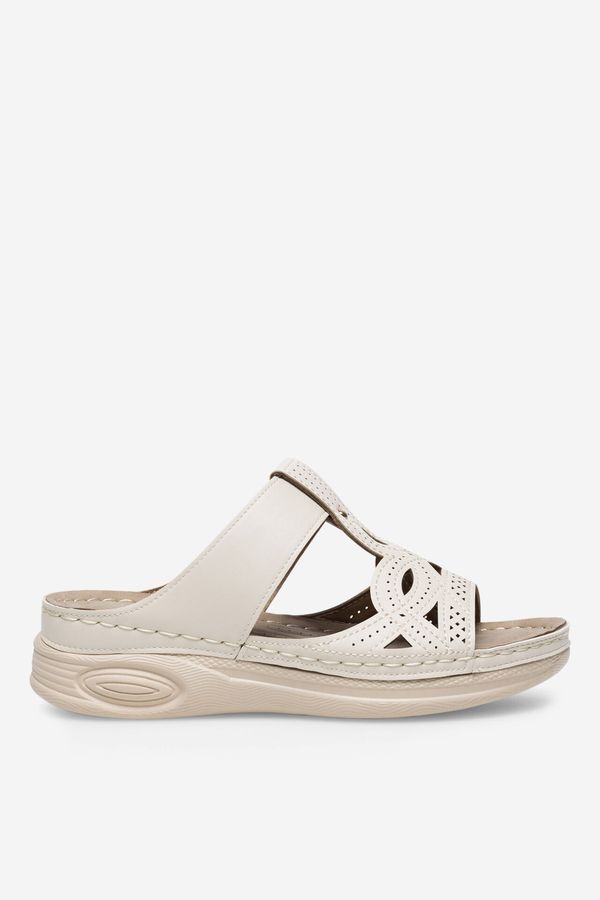 Clara Barson Джапанки Clara Barson БЕЖОВ