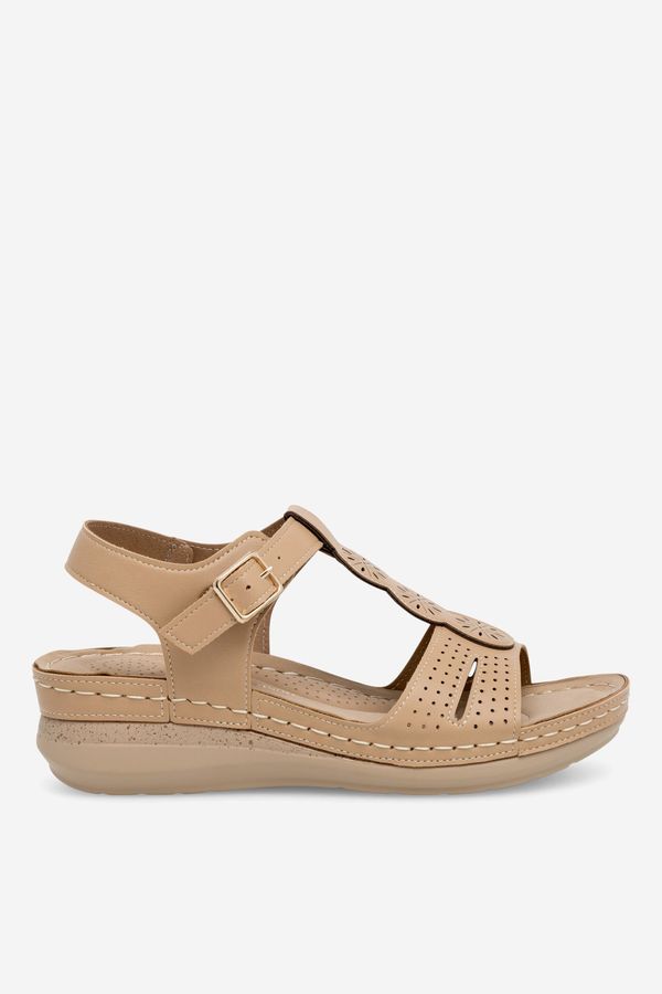 Clara Barson Сандали Clara Barson БЕЖОВ