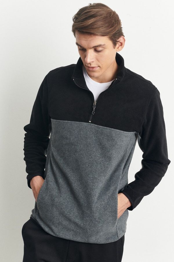 AC&Co / Altınyıldız Classics AC&Co / Altınyıldız Classics Men's Black-Light Melange Anti-Pilling Anti-Pilling Standard Fit Stand Up Collar Fleece Sweatshirt.