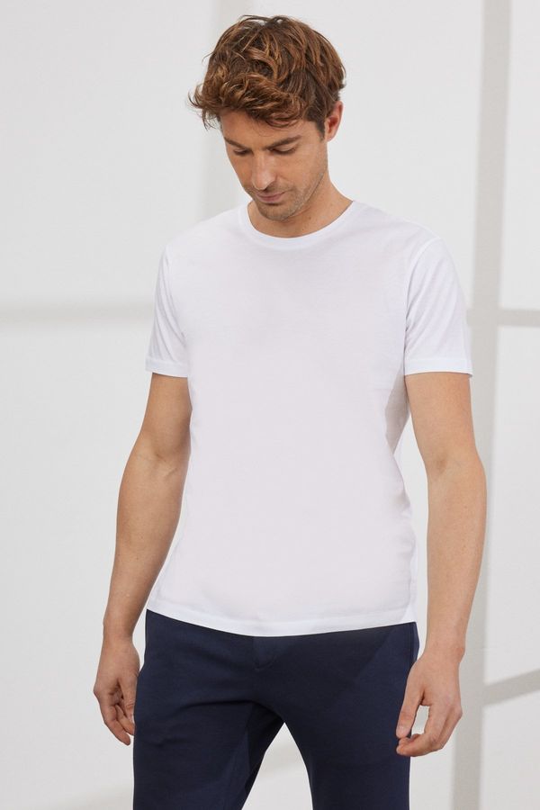 ALTINYILDIZ CLASSICS ALTINYILDIZ CLASSICS Men's White Slim Fit Slim Fit Crewneck 100% Cotton T-Shirt.