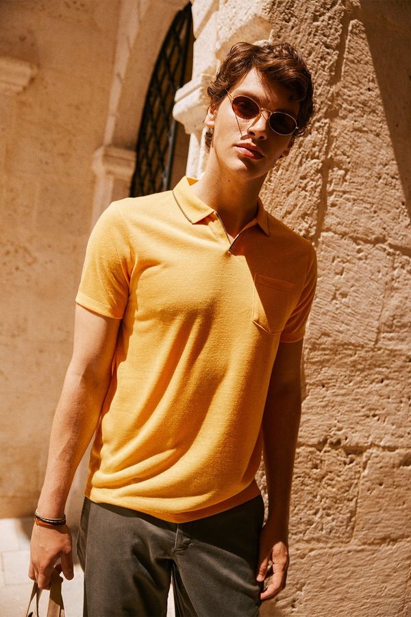 ALTINYILDIZ CLASSICS ALTINYILDIZ CLASSICS Men's Yellow Slim Fit Slim Fit Polo Neck Linen-Looking T-Shirt with Pockets and Short Sleeves.