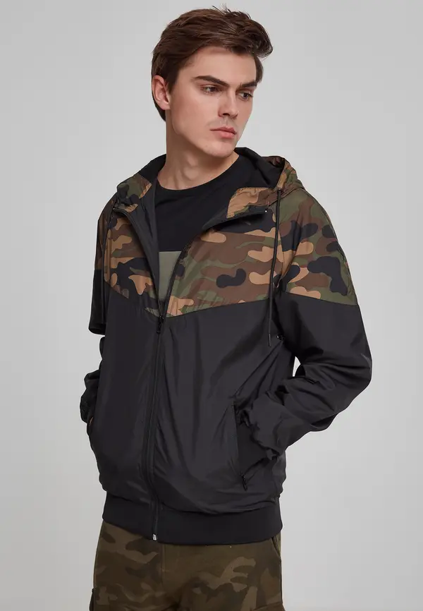 Urban Classics Arrow Windrunner blk/woodcamo pattern