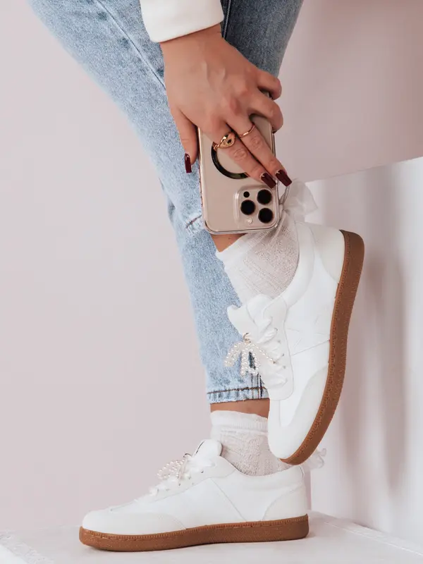 DStreet Бели дамски спортни маратонки PEARLSTEP