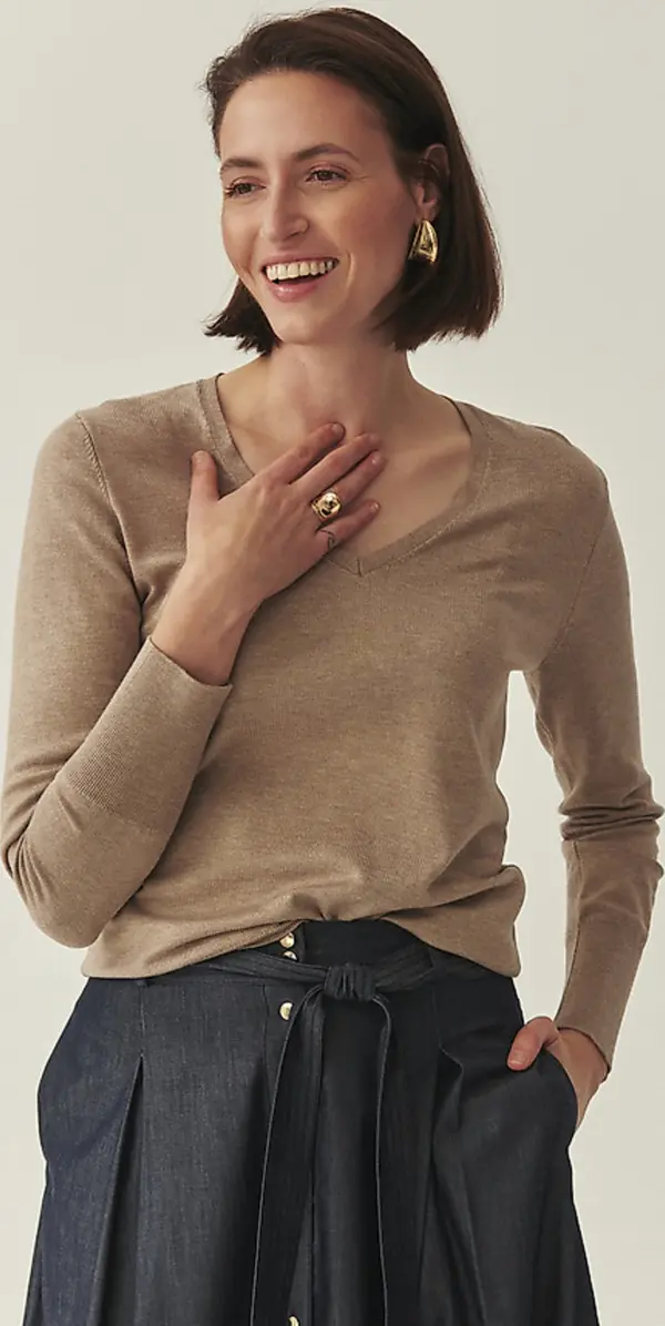 Tatuum Бежов класически пуловер с V-образно деколте