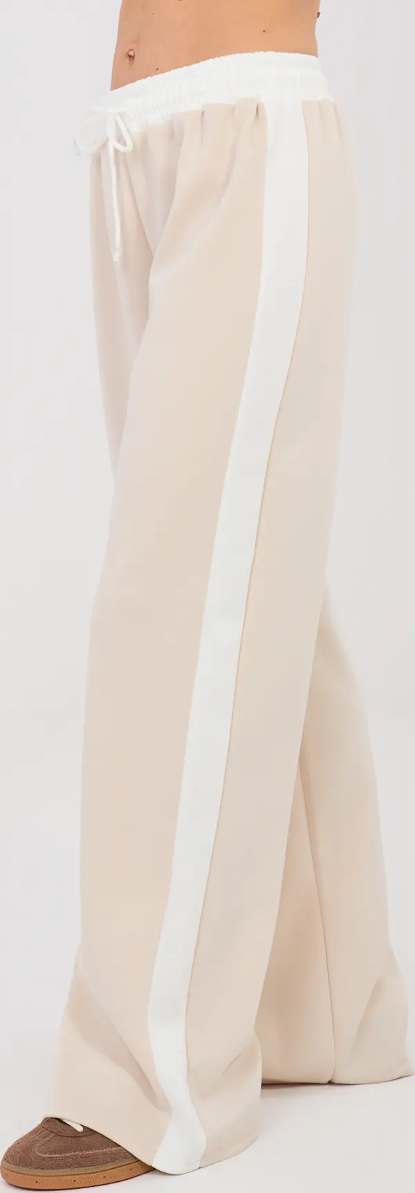 RUE PARIS Бежов комплект с бели райета