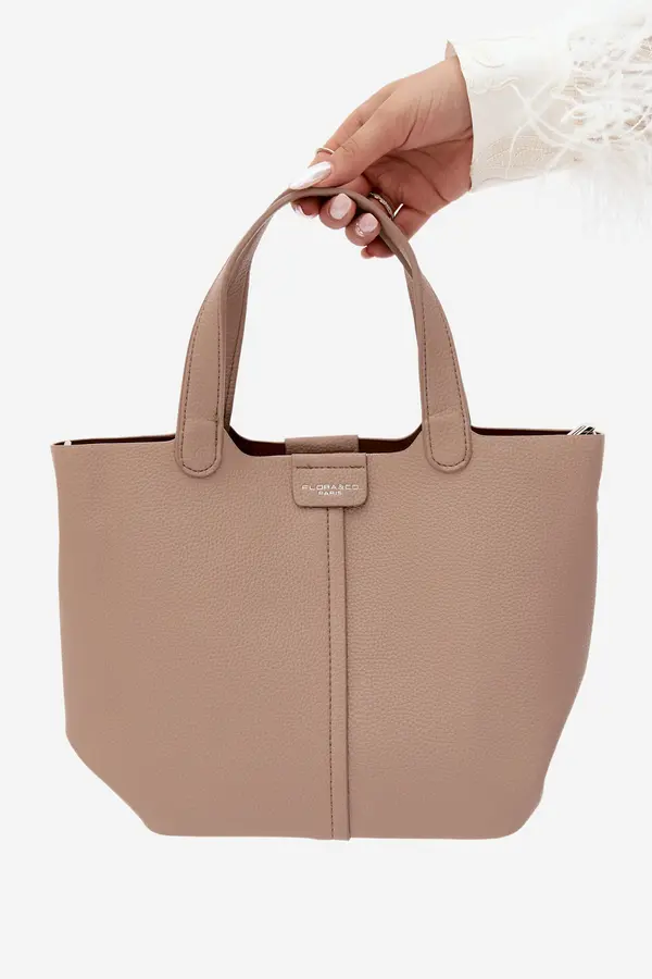 FLORA & CO Бежова чанта Blaire от Flora&amp;Co