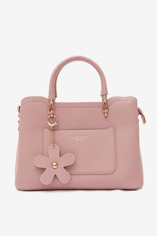 FLORA & CO Бежова чанта от изкуствена кожа Flora&amp;Co с висулка от цвете