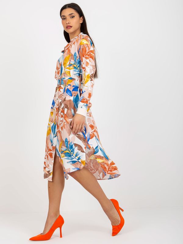 Fashionhunters Бежова midi риза с принт