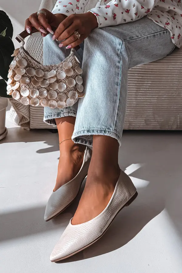 Boto Бежови балеринки Nelisa от еко кожа