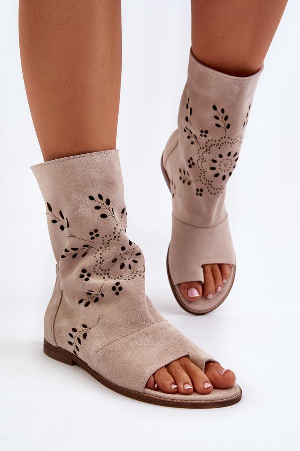 Lewski Shoes Бежови дамски велурени сандали с цип Zazoo 3437