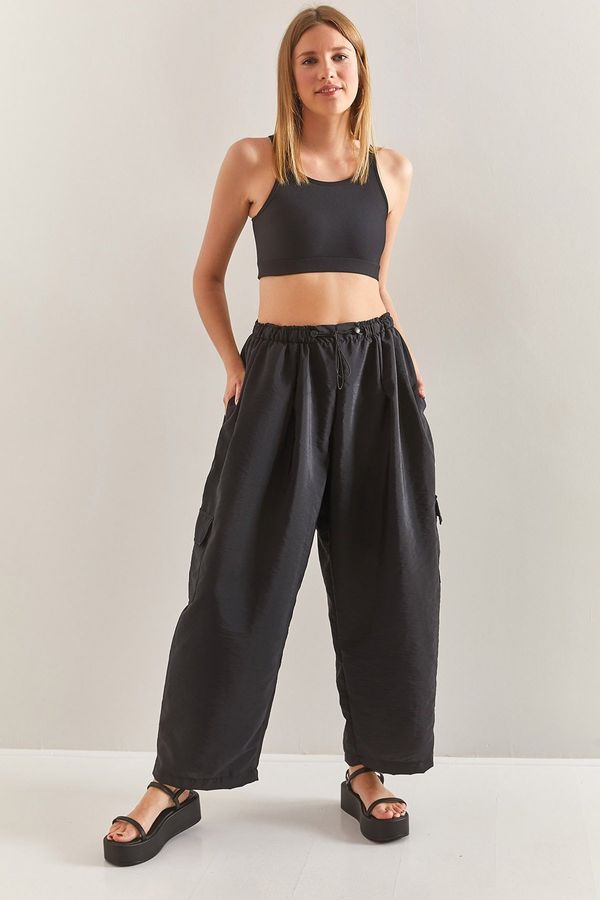 Bianco Lucci Bianco Lucci Дамски извънгабаритни парашутни панталони с ластик на талията, товарен джоб.