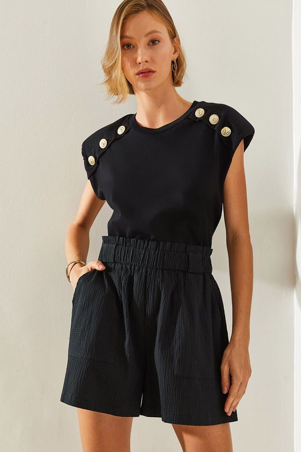 Bianco Lucci Bianco Lucci Women's Big Pocket Detailed Elastic Waist Parachute Fabric Shorts & Bermuda