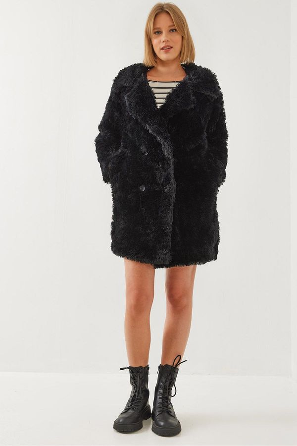 Bianco Lucci Bianco Lucci Women's Button Detailed Plush Coat 2480