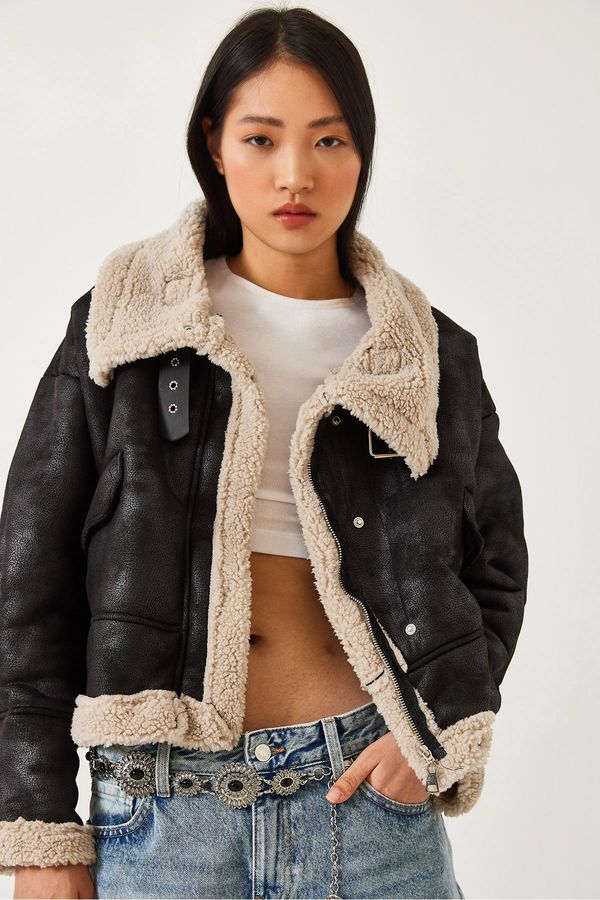 Bianco Lucci Bianco Lucci Women's Collar Buckle Laminated Short Coat 2300