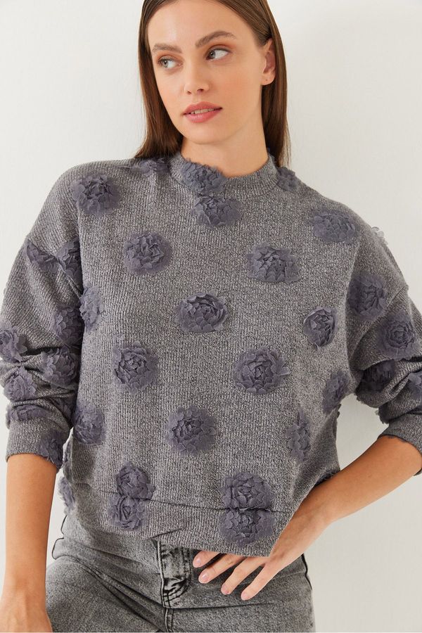 Bianco Lucci Bianco Lucci Women's Crew Neck Rose Detailed Blouse