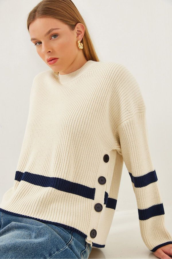 Bianco Lucci Bianco Lucci Women's Crew Neck Side Buttoned Knitwear Sweater