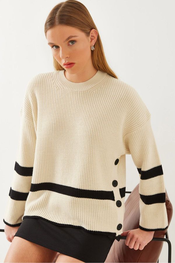 Bianco Lucci Bianco Lucci Women's Crew Neck Side Buttoned Knitwear Sweater