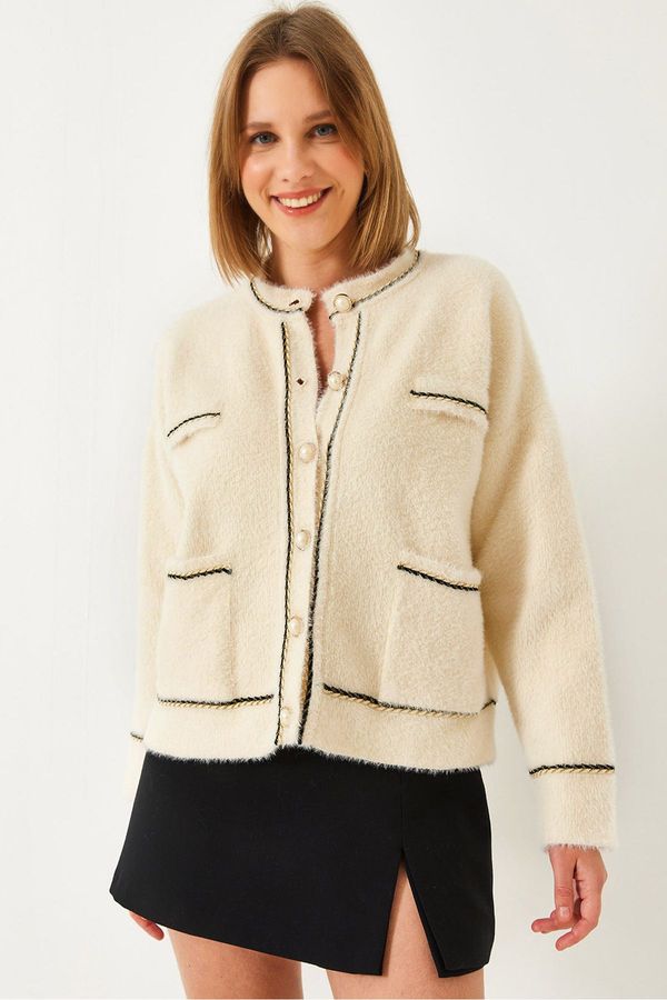 Bianco Lucci Bianco Lucci Women's Double Pocket Buttoned Soft Knitwear Cardigan 24101
