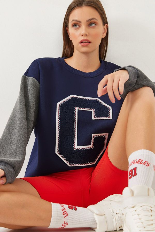 Bianco Lucci Bianco Lucci Women's Felt Print Detailed Sweatshirt