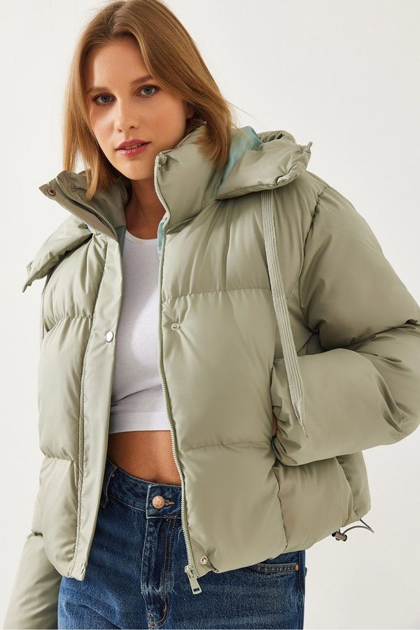 Bianco Lucci Bianco Lucci Women's Hooded Short Puffer Coat 2418