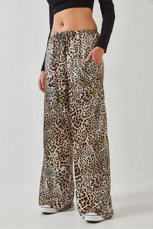 Bianco Lucci Bianco Lucci Women's Leopard Patterned Elastic Waist Satin Palazzo Trousers