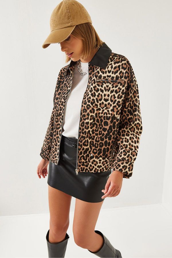 Bianco Lucci Bianco Lucci Women's Leopard Print Collar Leather Detailed Coat
