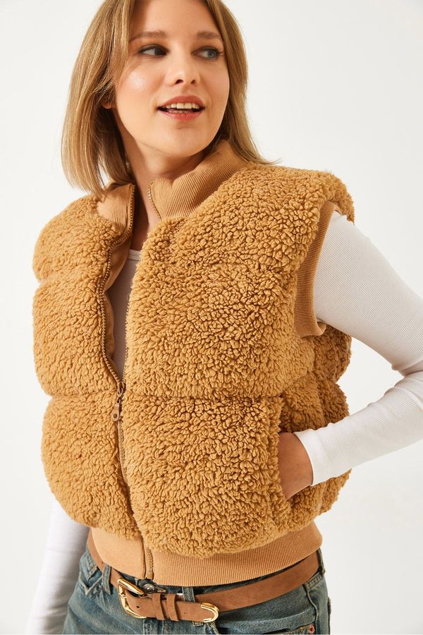 Bianco Lucci Bianco Lucci Women's Ribbed Pocket Detailed Zippered Teddy Vest 939125