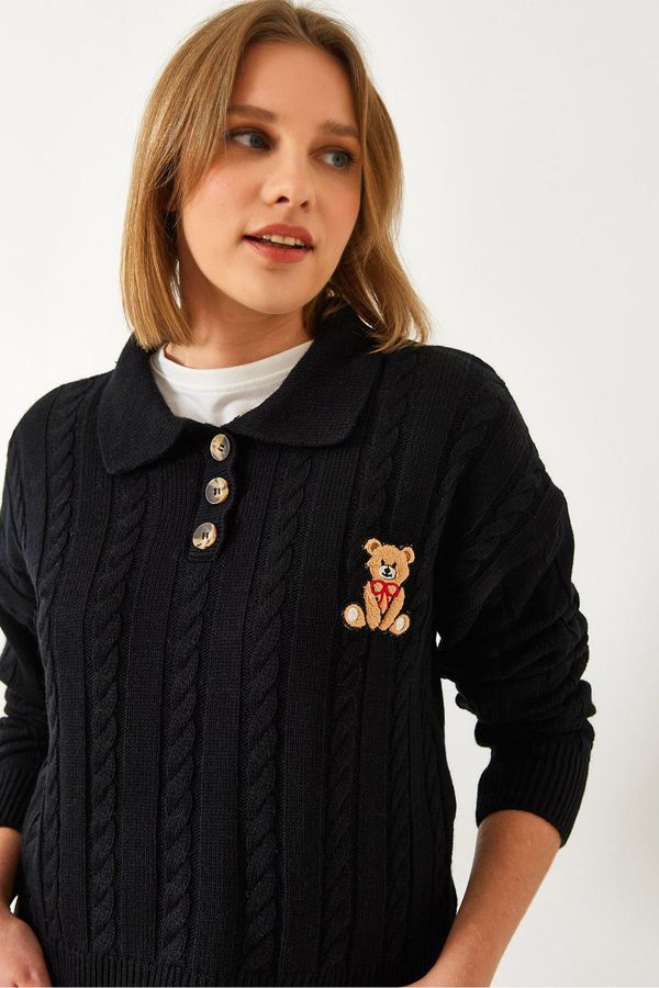 Bianco Lucci Bianco Lucci Women's Teddy Bear Embroidered Buttoned Knitwear Sweater