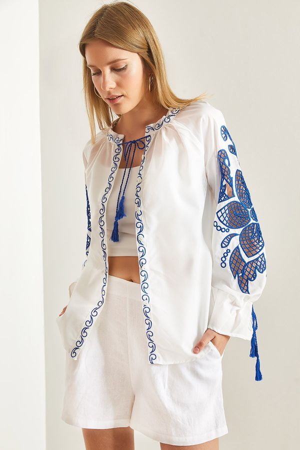 Bianco Lucci Bianco Lucci Women's Tie Collar Embroidered Loose Shirt.