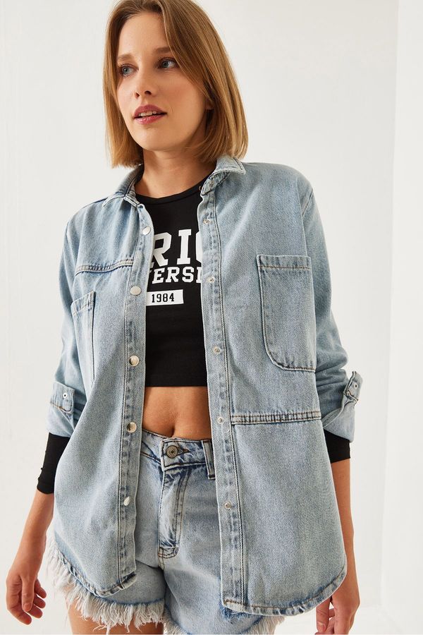 Bianco Lucci Bianco Lucci Women's Two Large Pockets Denim Shirt 4635