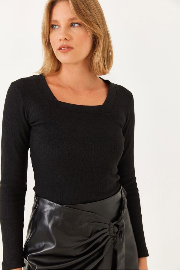 Bianco Lucci Bianco Lucci Women's U-Neck T-Shirt 0010