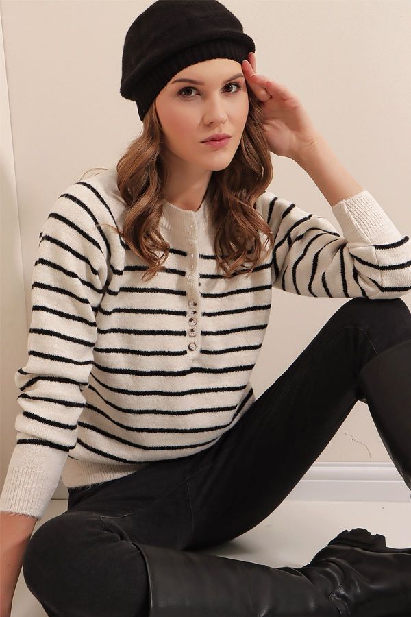 Bigdart Bigdart 15808 Buttoned Sweater - White