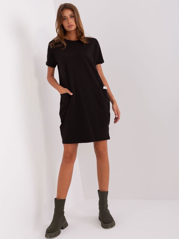 Fashionhunters Black basic dress with short sleeves